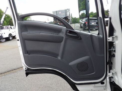 Used 2020 Isuzu NPR RWD image 14