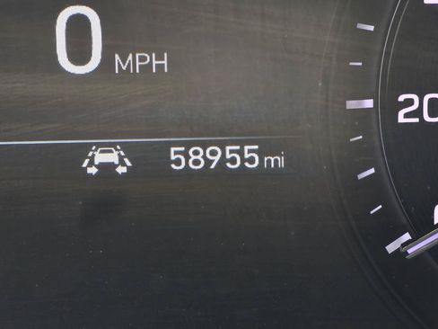 Used 2018 Genesis G80 3.8 RWD image 26