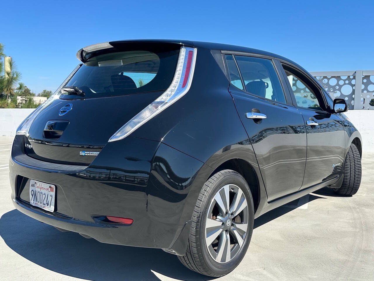 Used 2017 Nissan Leaf SL w/ Premium Package FWD image 10
