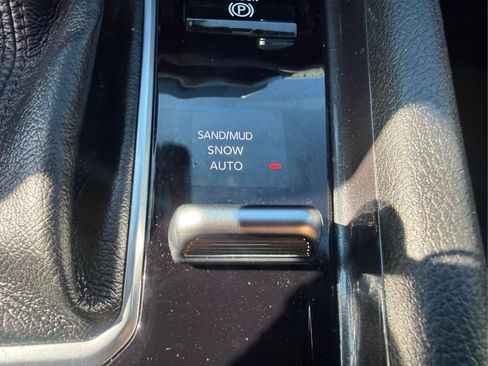 Used 2025 Jeep Compass Latitude w/ Sun & Sound Group AWD/4WD image 28