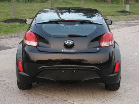 Used 2016 Hyundai Veloster w/ Option Group 02 FWD image 14