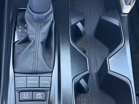 Used 2025 Toyota Camry SE image 27