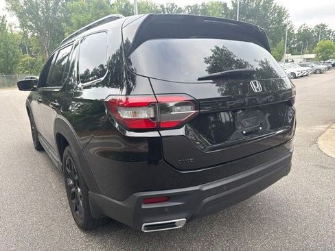 Used 2025 Honda Pilot Black Edition image 15