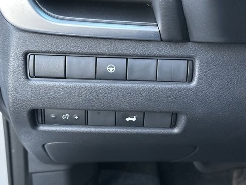 Used 2022 Nissan Rogue SV w/ SV Premium Package image 25