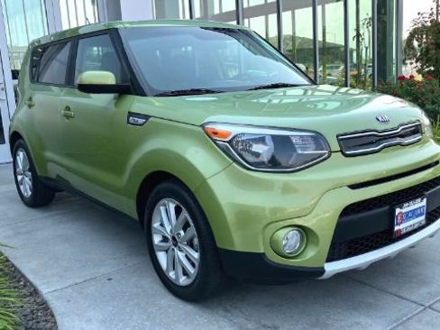 Used 2018 Kia Soul + FWD image 10