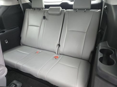 Used 2023 Toyota Highlander Platinum FWD image 17