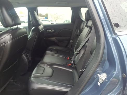 Used 2019 Jeep Cherokee Latitude Plus w/ Comfort/Convenience Group AWD/4WD image 15