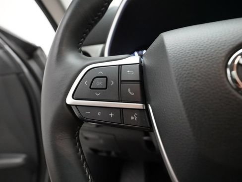Used 2025 Toyota Highlander XLE AWD/4WD image 18