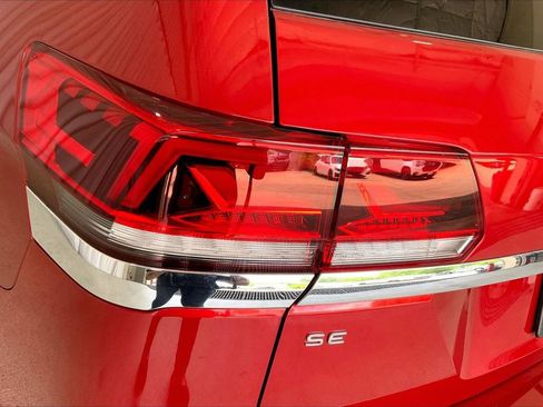 Used 2023 Volkswagen Atlas SE w/ Panoramic Sunroof Package FWD image 13