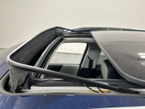 Used 2019 Chevrolet Equinox Premier AWD/4WD image 19