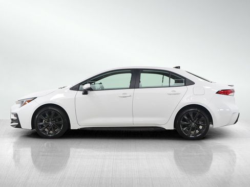 Used 2026 Toyota Corolla SE w/ SE Package image 2