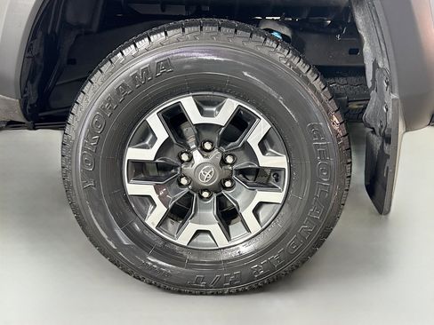 Certified 2022 Toyota Tacoma TRD Off-Road w/ TRD Premium Off Road Package image 29