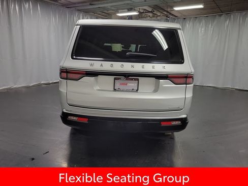 Used 2024 Jeep Wagoneer L Series II w/ Flexible Seating Group AWD/4WD image 7