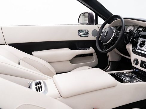Certified 2018 Rolls-Royce Dawn RWD image 33