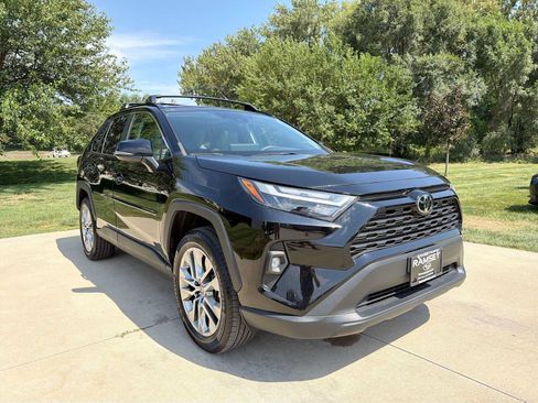 Used 2023 Toyota RAV4 XLE Premium FWD image 8