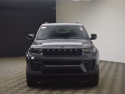 New 2026 Jeep Grand Cherokee L 4WD image 2