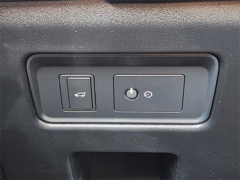 Used 2024 Land Rover Discovery Dynamic SE image 21