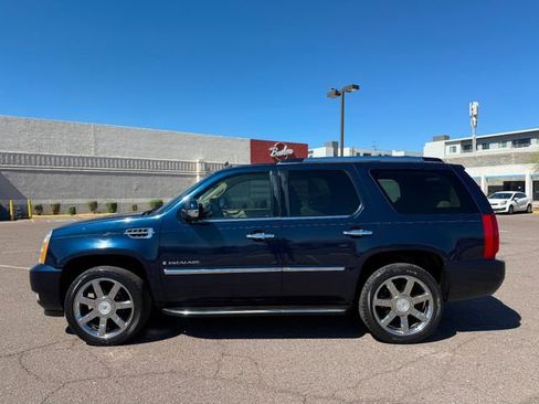 Used 2007 Cadillac Escalade AWD w/ Information Package image 4