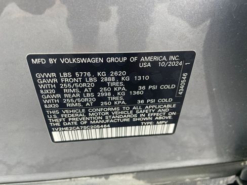 Used 2025 Volkswagen Atlas Cross Sport SE image 24