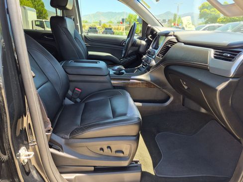 Used 2017 Chevrolet Suburban LT w/ Luxury Package AWD/4WD image 27