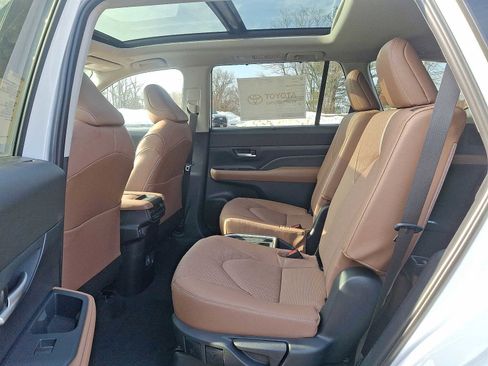 New 2026 Toyota Grand Highlander Platinum image 13