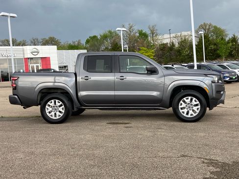 Used 2023 Nissan Frontier SV image 4