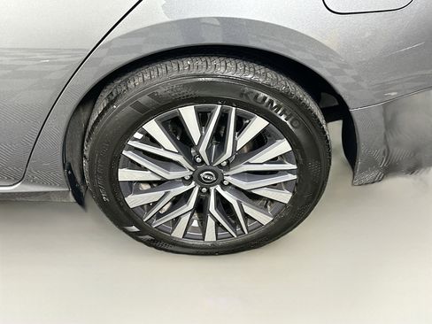 Used 2025 Nissan Altima 2.5 SV image 11