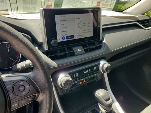 Used 2024 Toyota RAV4 XLE FWD image 23