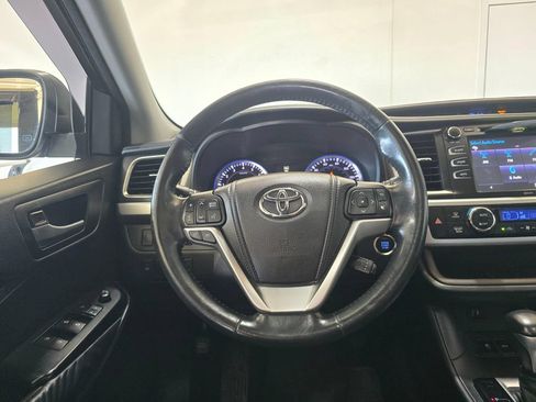 Used 2014 Toyota Highlander XLE AWD/4WD image 10