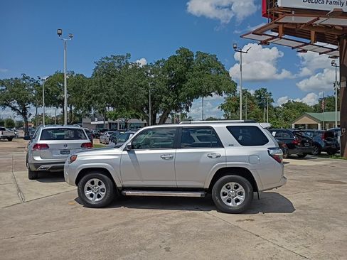 Used 2022 Toyota 4Runner SR5 RWD image 2
