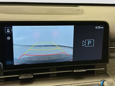 Used 2025 Hyundai Kona SEL image 22