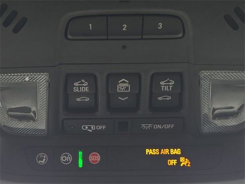 Used 2022 Chevrolet Traverse RS image 25