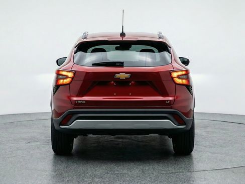 Used 2025 Chevrolet Trax LT w/ LT Convenience Package image 7