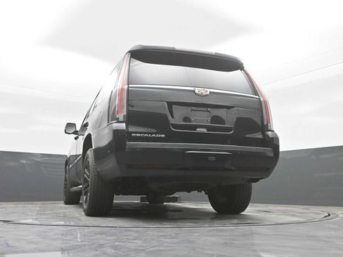 Used 2018 Cadillac Escalade 4WD image 33