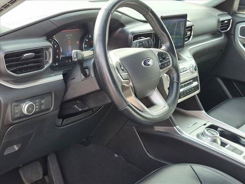 Used 2022 Ford Explorer XLT w/ Equipment Group 202A RWD image 9
