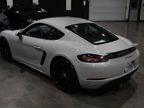 Used 2019 Porsche 718 Cayman image 12