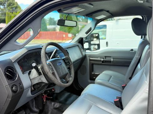 Used 2016 Ford F550 2WD Regular Cab Super Duty image 31