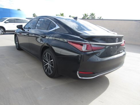 Used 2024 Lexus ES 300h w/ Premium Package image 4