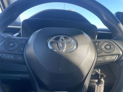 Used 2025 Toyota Corolla LE image 28