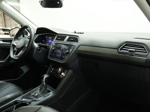 Used 2022 Volkswagen Tiguan SE FWD image 21