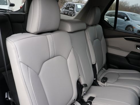 Certified 2025 Honda Pilot Touring image 12