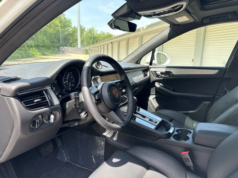 Used 2026 Porsche Macan AWD/4WD image 11