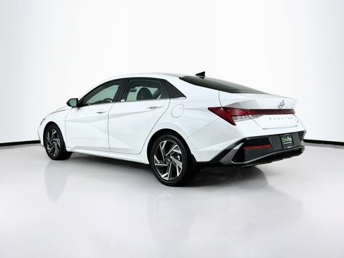 Used 2026 Hyundai Elantra Limited FWD image 5