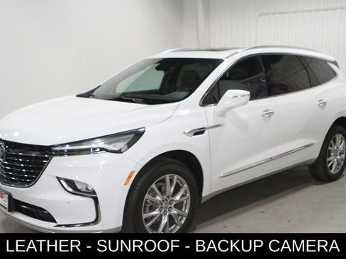 Used 2023 Buick Enclave Essence w/ Experience Buick Package FWD image 9