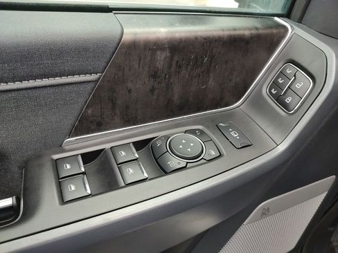 Used 2023 Ford F250 Lariat w/ Lariat Ultimate Package image 18