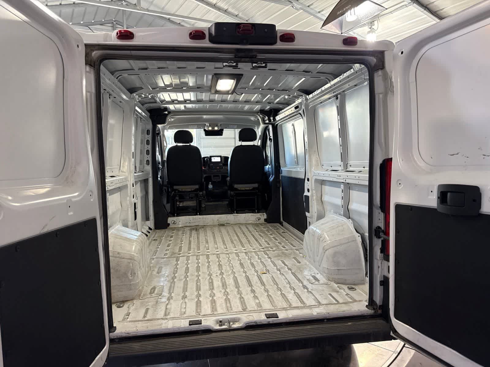 Used 2025 RAM ProMaster 2500 w/ Convenience Group FWD image 15