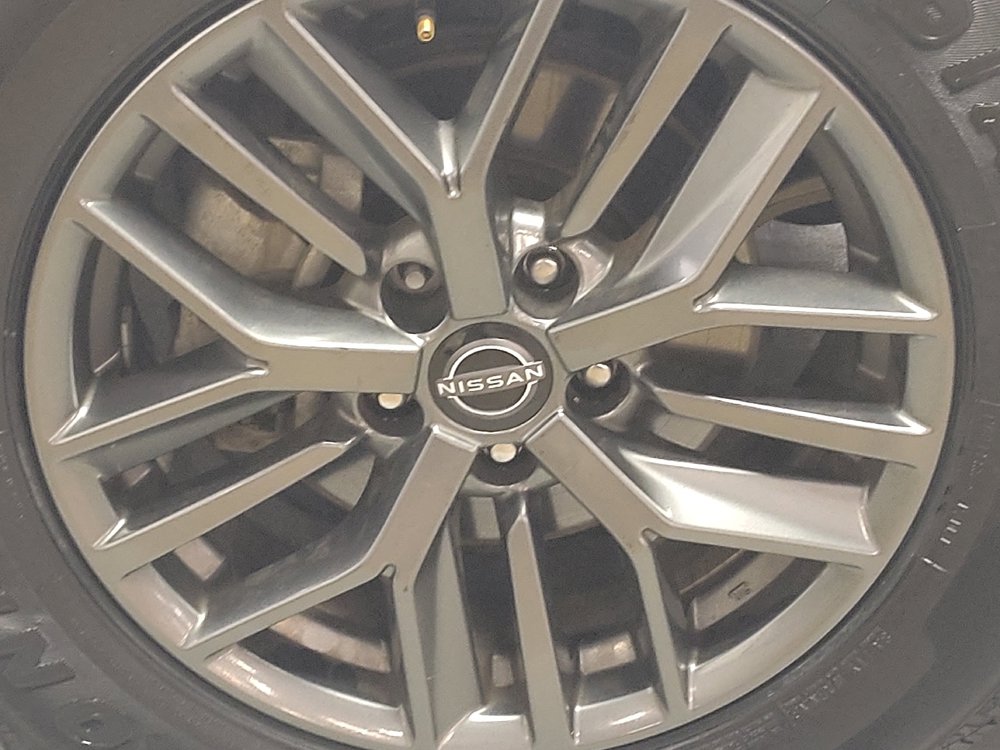 Used 2023 Nissan Rogue S FWD image 31