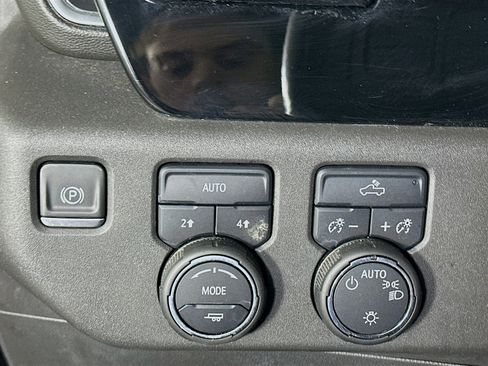 Used 2022 Chevrolet Silverado 1500 LT image 17