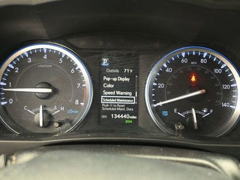 Used 2019 Toyota Highlander SE image 8