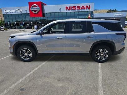 Used 2025 Chevrolet Traverse LT